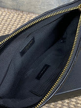 Luxury Iconic Crossbody Bag - Women's Elegant Designer Fashion - NM3802