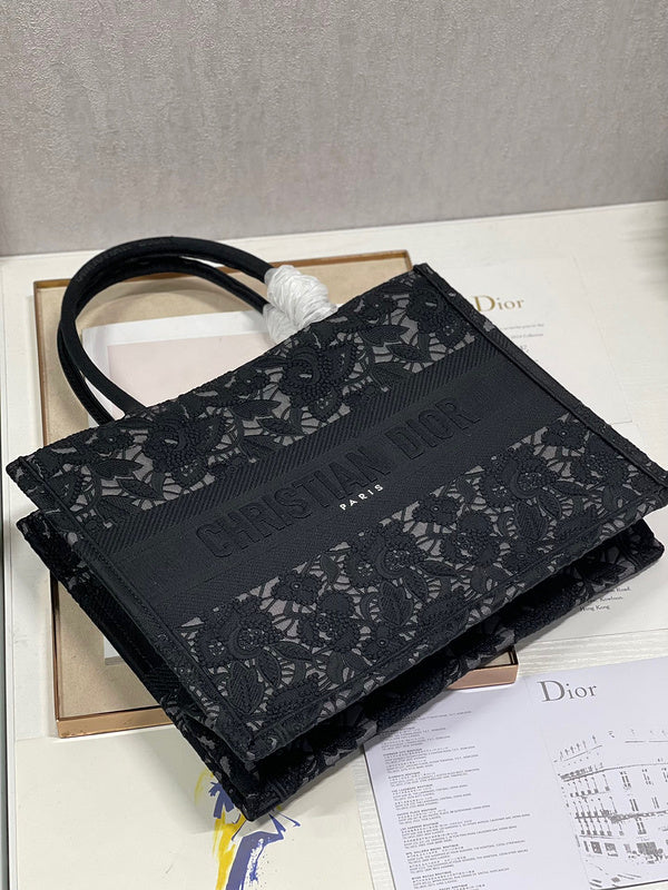 Side profile of everyday-luxe signature women's handbag – women's premium purse
