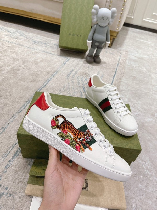 Gucci clean off-white luxury sneakers view 5 padded collar comfort