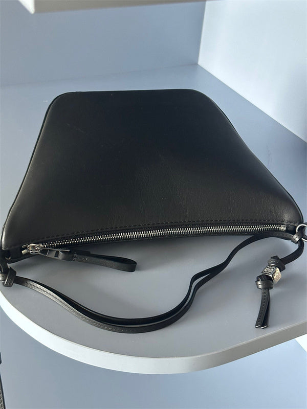Ziva's Charm handbag – interior view (28cm*17cm*9.5cm)