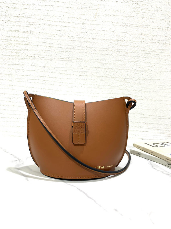 Ziva's Charm handbag – front view (14cm*17cm*11.5cm)