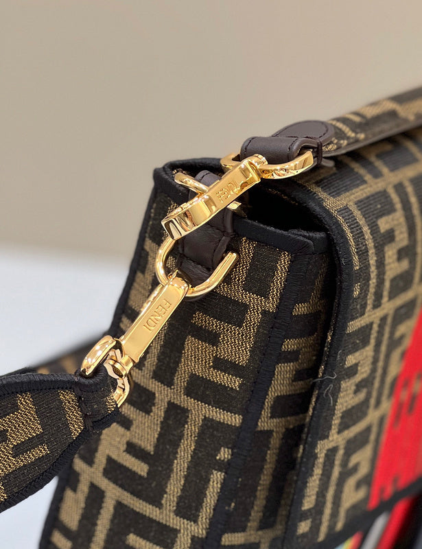 Ziva's Charm handbag – interior view (32cm*6cm*16cm)