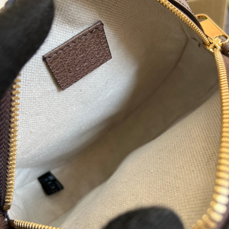 Side profile of everyday-luxe premium women's handbag – women's statement bag