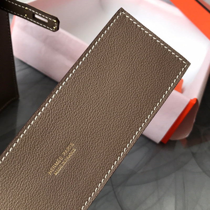Sleek handbag styled for everyday wear
