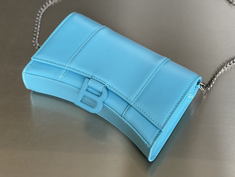 Zivas Charm Refined Everyday Style Statement Handbag (Effortless Style Upgrade) – Detail View