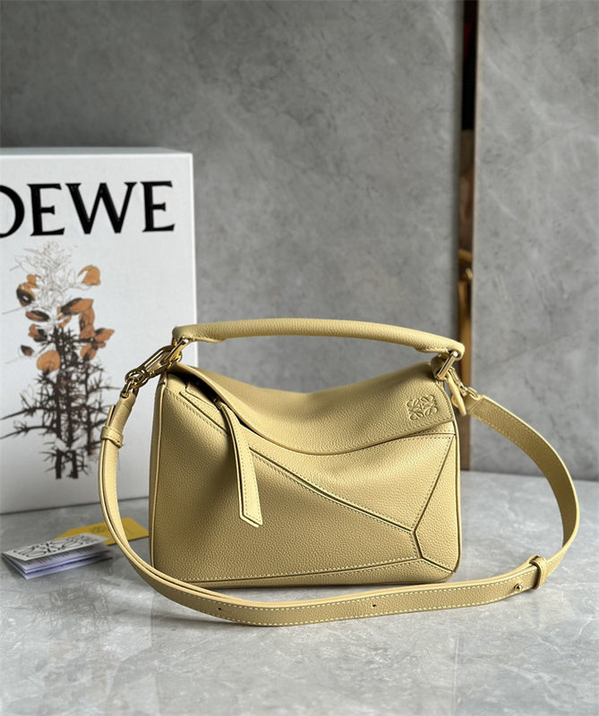 Ziva's Charm handbag – interior view (24cm*10cm*14cm)