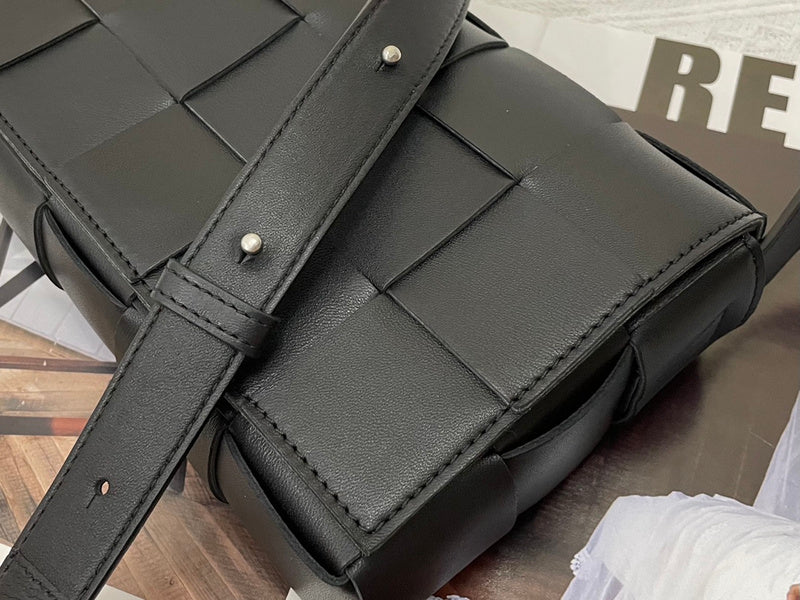 Elegant Faux Leather Handbag - Refined Silhouette | Women's Luxury Handbag #1618 - hardware and detail close-up (image 5) of designer-inspired handbag