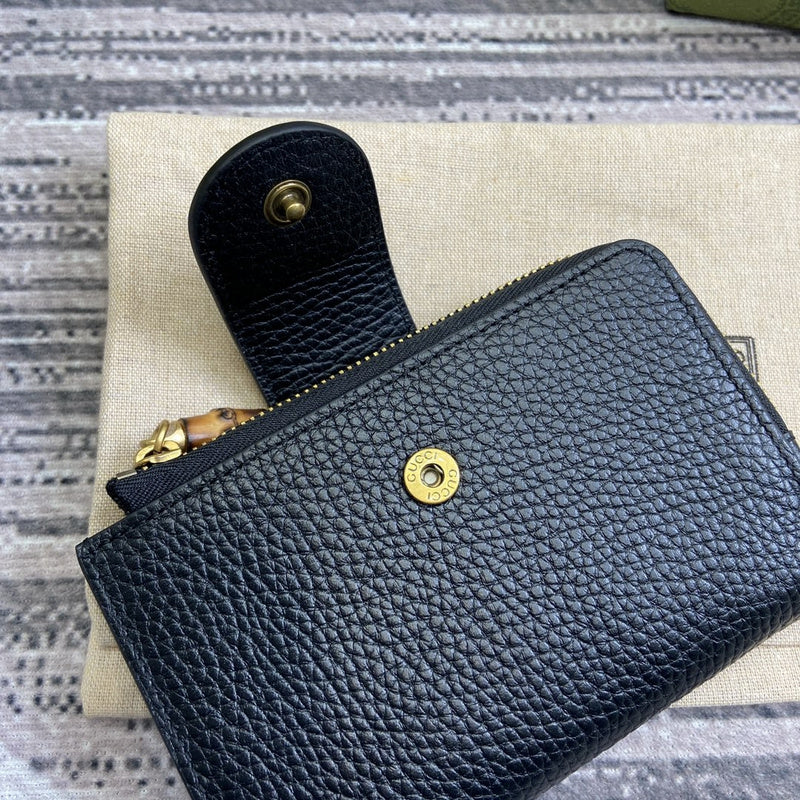 Side profile of polished structured women's handbag – women's everyday handbag