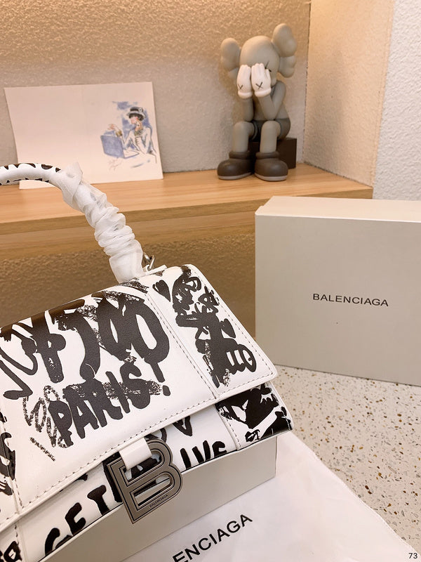 Ziva's Charm handbag – interior view (one versatile size)