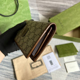 Handle and strap detail of chic refined women's handbag – women's everyday handbag