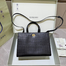 Premium Leather Crossbody Bag - Elegant Women's Designer Handbag - NM5501