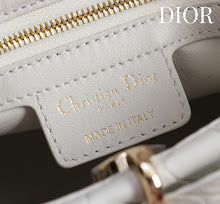 Designer Iconic Shoulder Bag - Luxury Women's Premium Fashion - NM7534