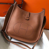  structured bag close-up of hardware and finish