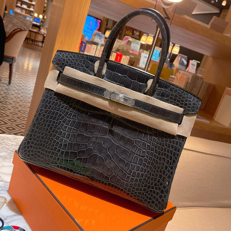 Effortless handbag styled for everyday wear