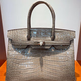  Streamlined structured bag front view