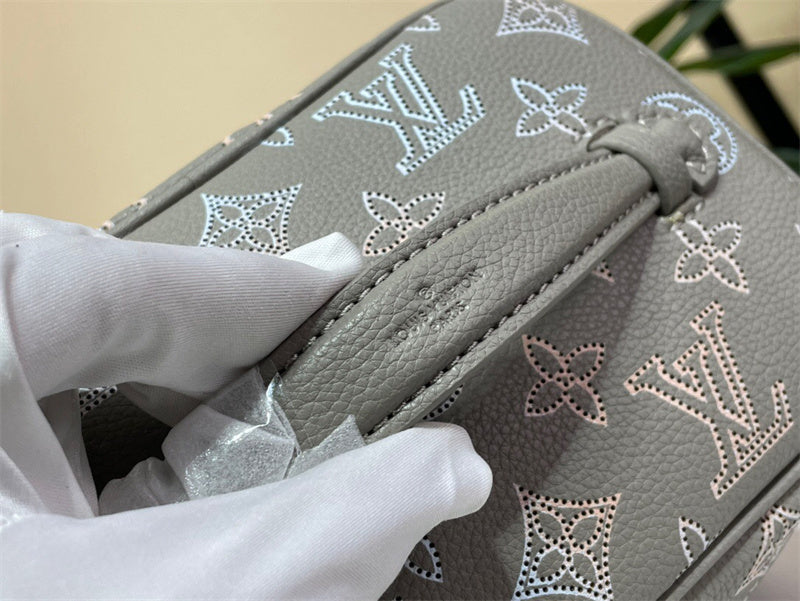  crossbody bag close-up of hardware and finish