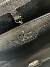 Luxury Signature Top Handle Bag - Elegant Women's Designer Handbag - NM4288