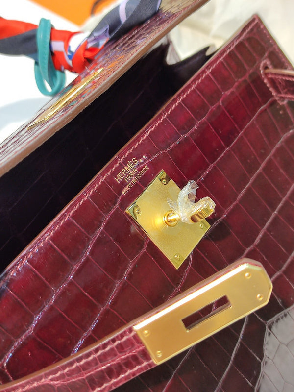 Graceful handbag styled for everyday wear