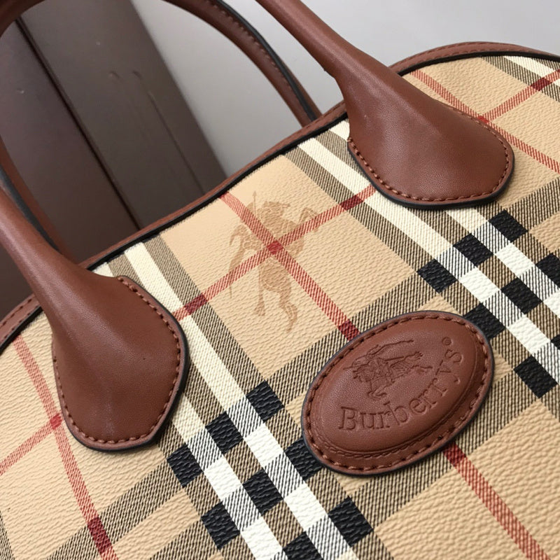 Ziva's Charm handbag – close-up view (one versatile size)
