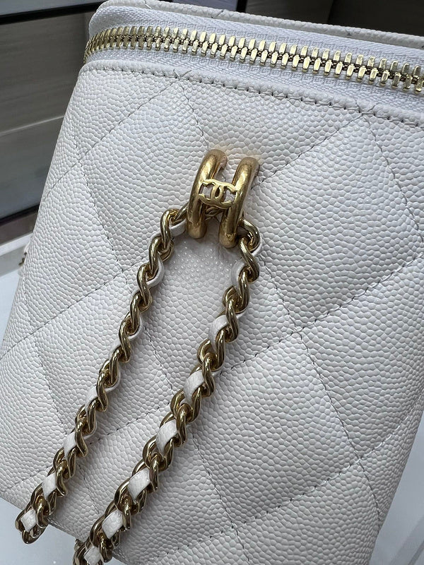 Zivas Charm Streamlined Design Designer Handbag (Everyday Luxury Essential) – Detail View