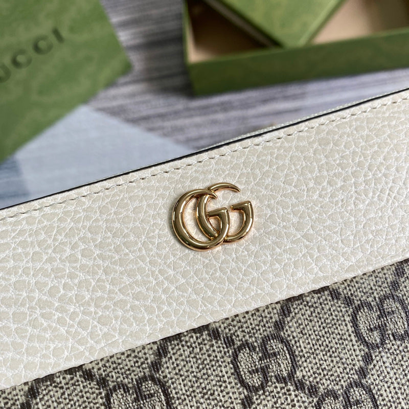 Interior view of polished classic women's handbag – women's luxury accessory