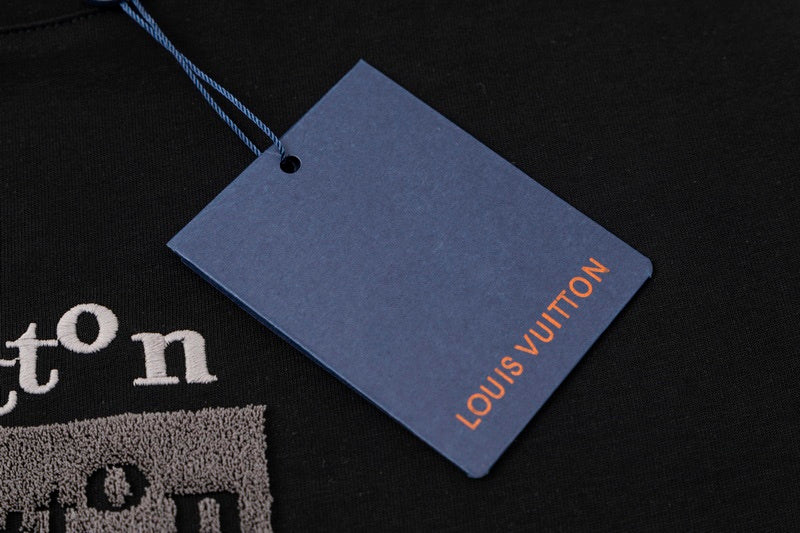 Full styled look of Louis Vuitton cotton t-shirt with logo-detail design