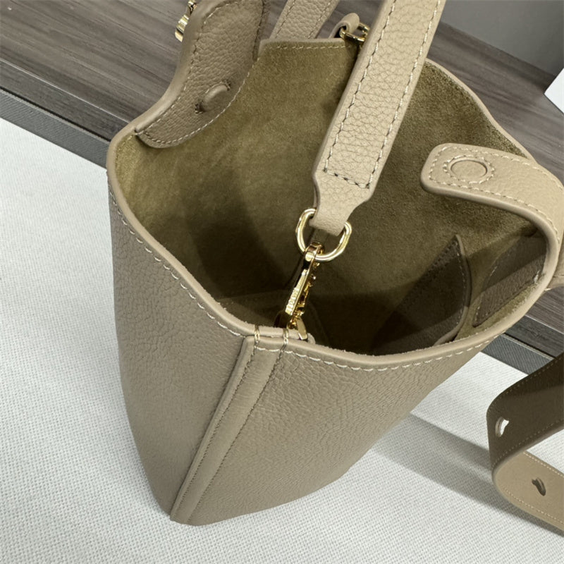 Ziva's Charm handbag – carry view (16cm*16cm*19.5cm)