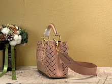Chic Women's Designer Tote - Luxury Premium Handbag Style - NM5465