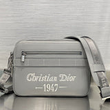 Side profile of structured modern women's handbag – women's everyday handbag