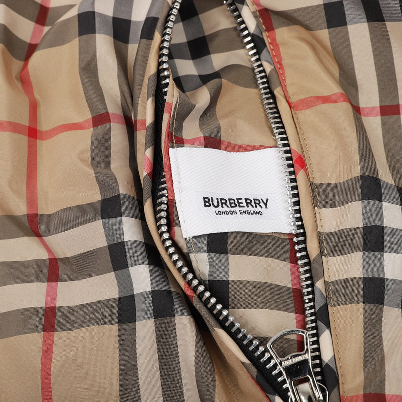 Texture and finish detail of Burberry luxury piece style No.462