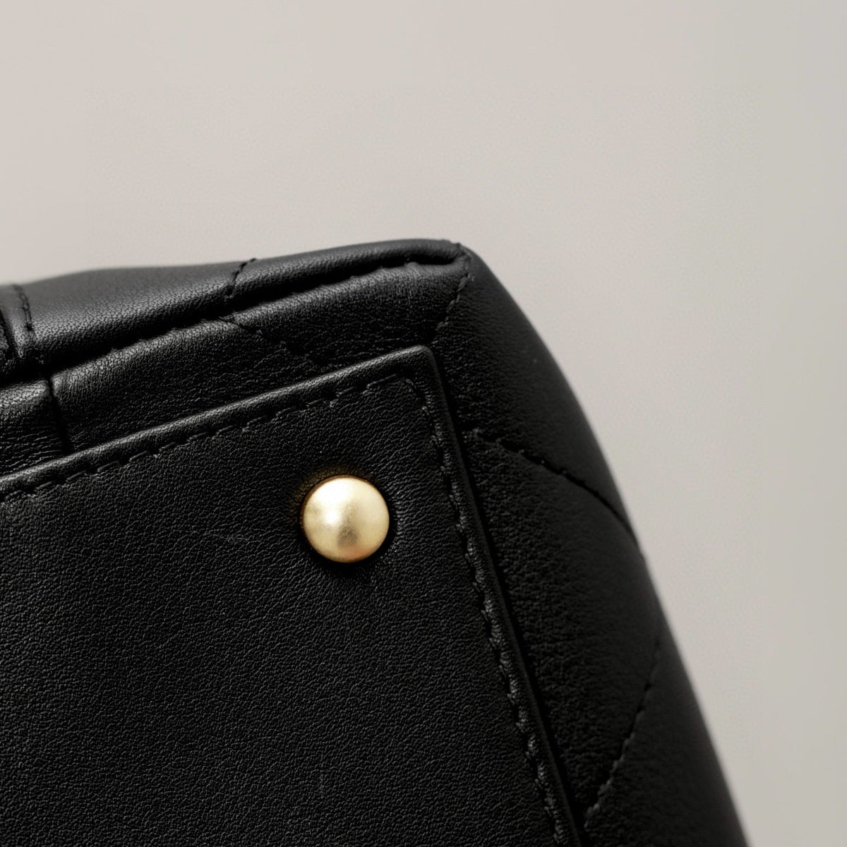Chanel 25S Medium Bag – luxury designer bag at Bellvora