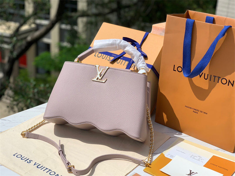  Polished everyday bag carried on shoulder 10