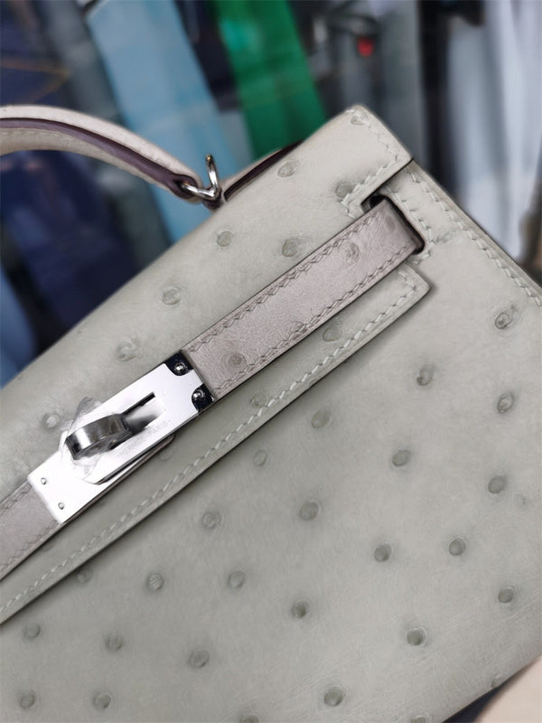  Elegant top-handle bag front view 7