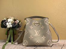 Premium Leather Crossbody Bag - Elegant Women's Designer Handbag - NM4125