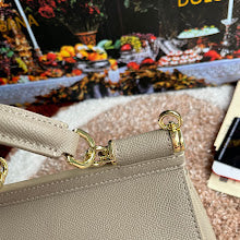 Chic Women's Designer Tote - Luxury Premium Handbag Style - NM6759