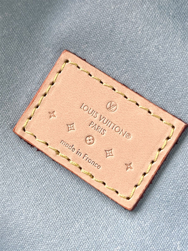  satchel close-up of hardware and finish 11