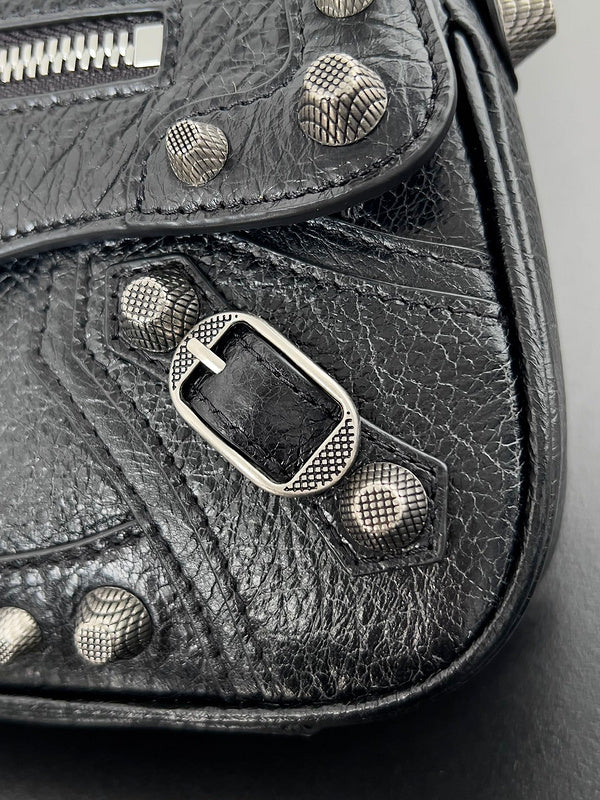 Zivas Charm Modern Minimalist Look Statement Handbag (Premium Everyday Carry) – Detail View