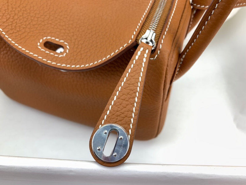  structured bag close-up of hardware and finish