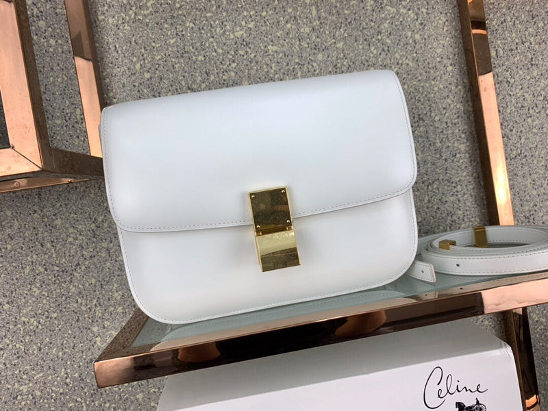 Side profile of chic premium women's handbag – women's luxury accessory