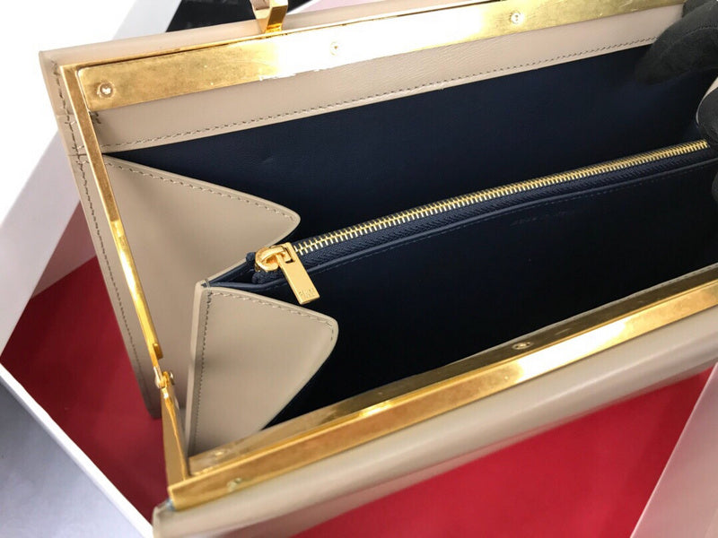 Side profile of refined modern women's handbag – women's designer-style accessory