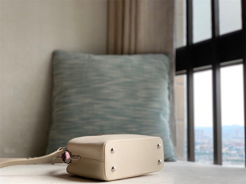  satchel interior and compartment view