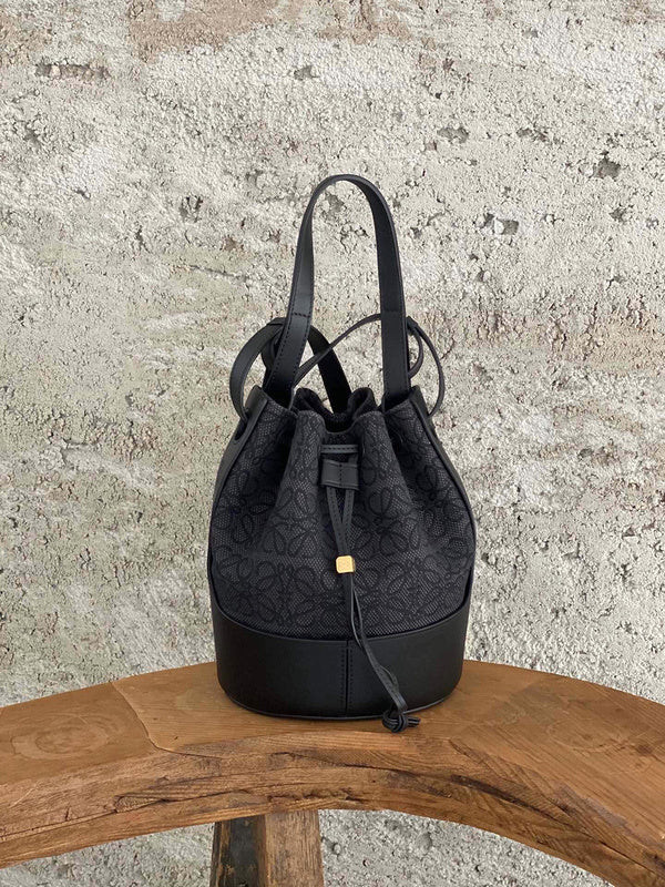 Ziva's Charm handbag – angled view (21.5cm*31cm*16cm)