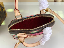 Luxury Designer Shoulder Bag for Women - Premium Fashion Handbag - NM4610