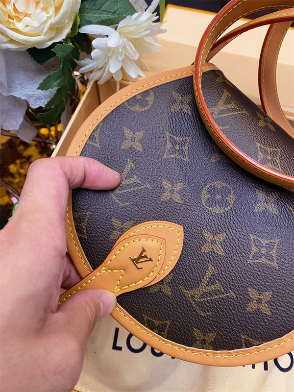  satchel interior and compartment view 9