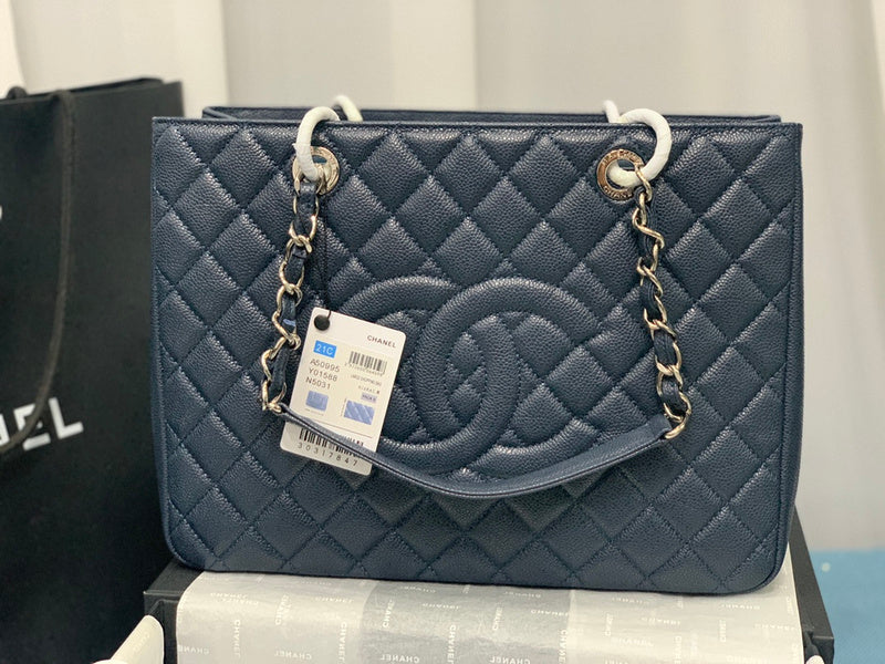  spacious purse view 6