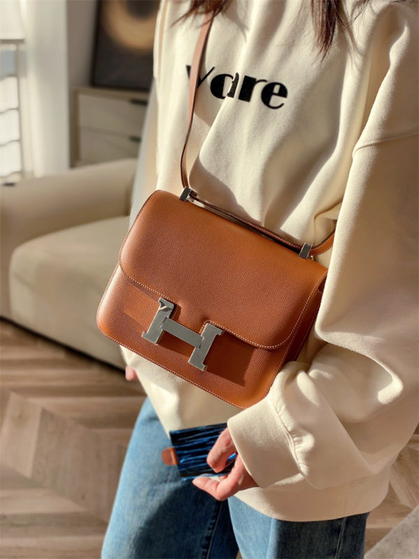 Interior view of streamlined premium bag