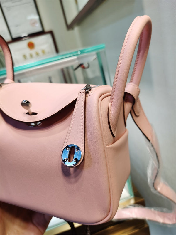  Versatile handbag front view 13
