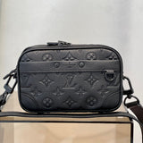 Refined structured bag front view