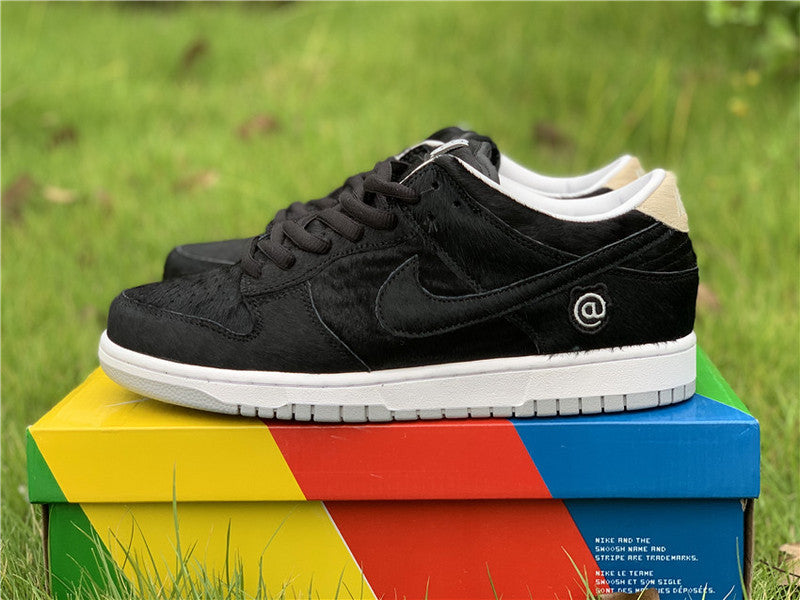 Nike Men's & Women's Designer Lifestyle Shoes — Style 080 back view
