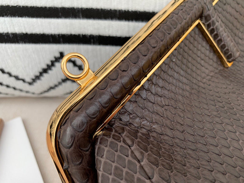 Ziva's Charm handbag – full view (11.5cm*5.5cm*10cm)